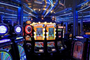 The Dog House bonus round on kumbang togel with expanded reels and multiplier display